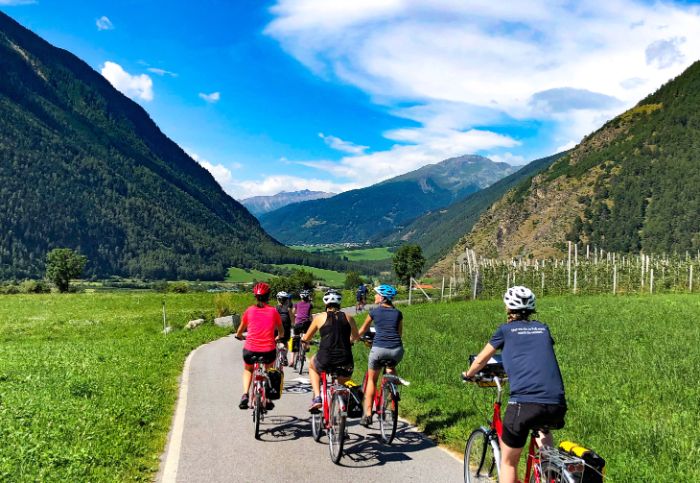 Radfahrer in der Schweiz Engadine